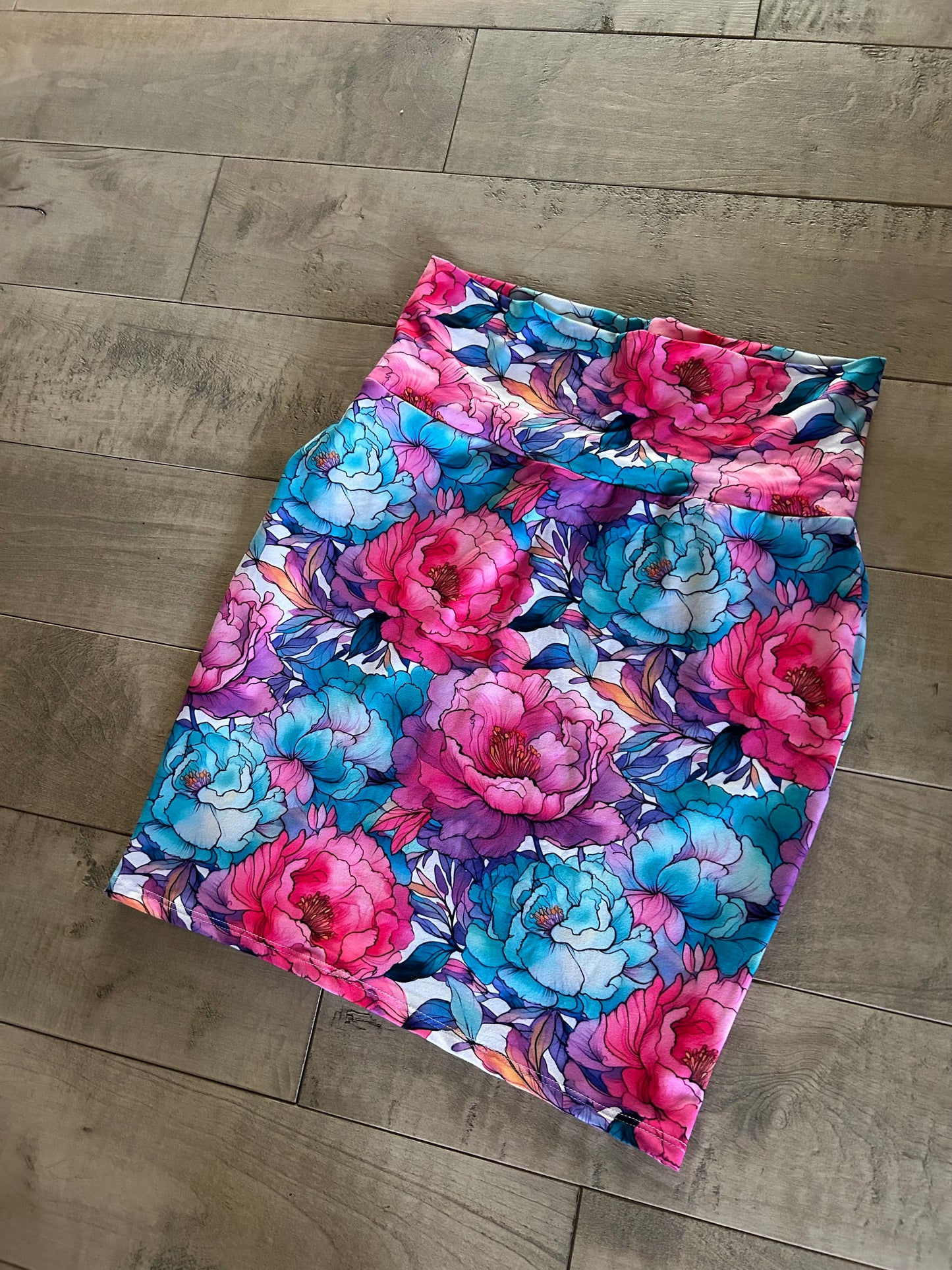 Jupe motif fleuri rose