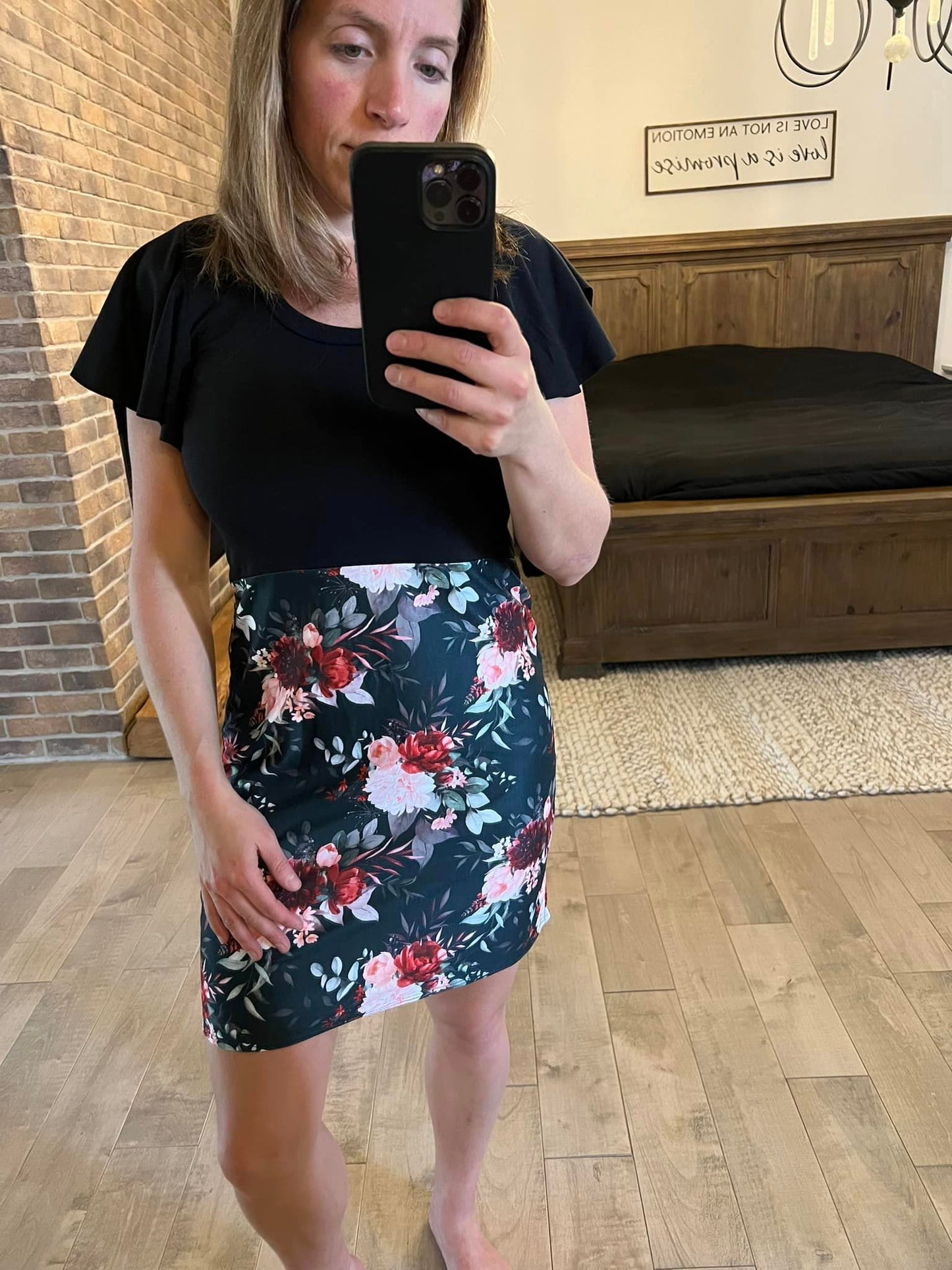 camisole robe manche froufrou noir et bas fleuri - Maman louve création