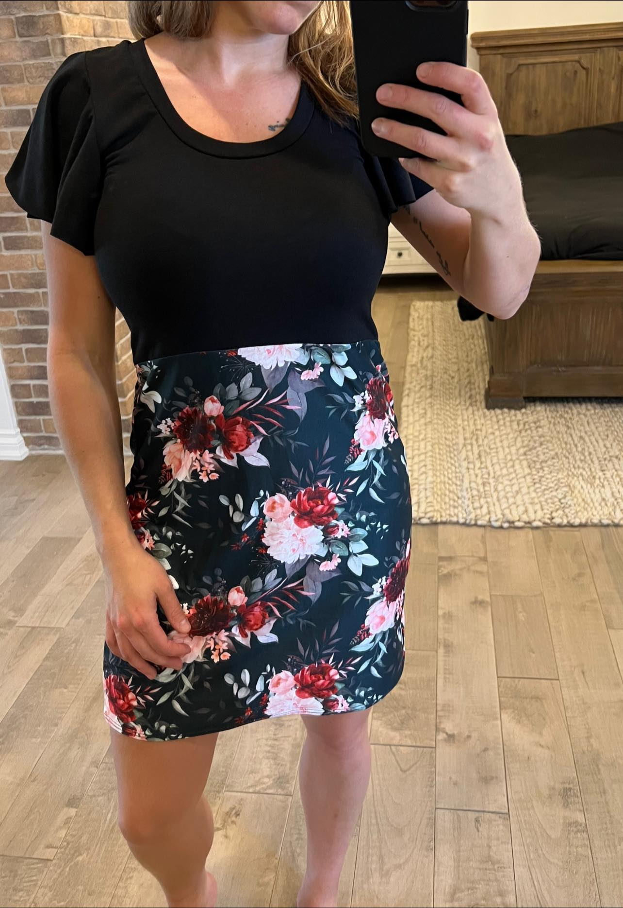 camisole robe manche froufrou noir et bas fleuri - Maman louve création
