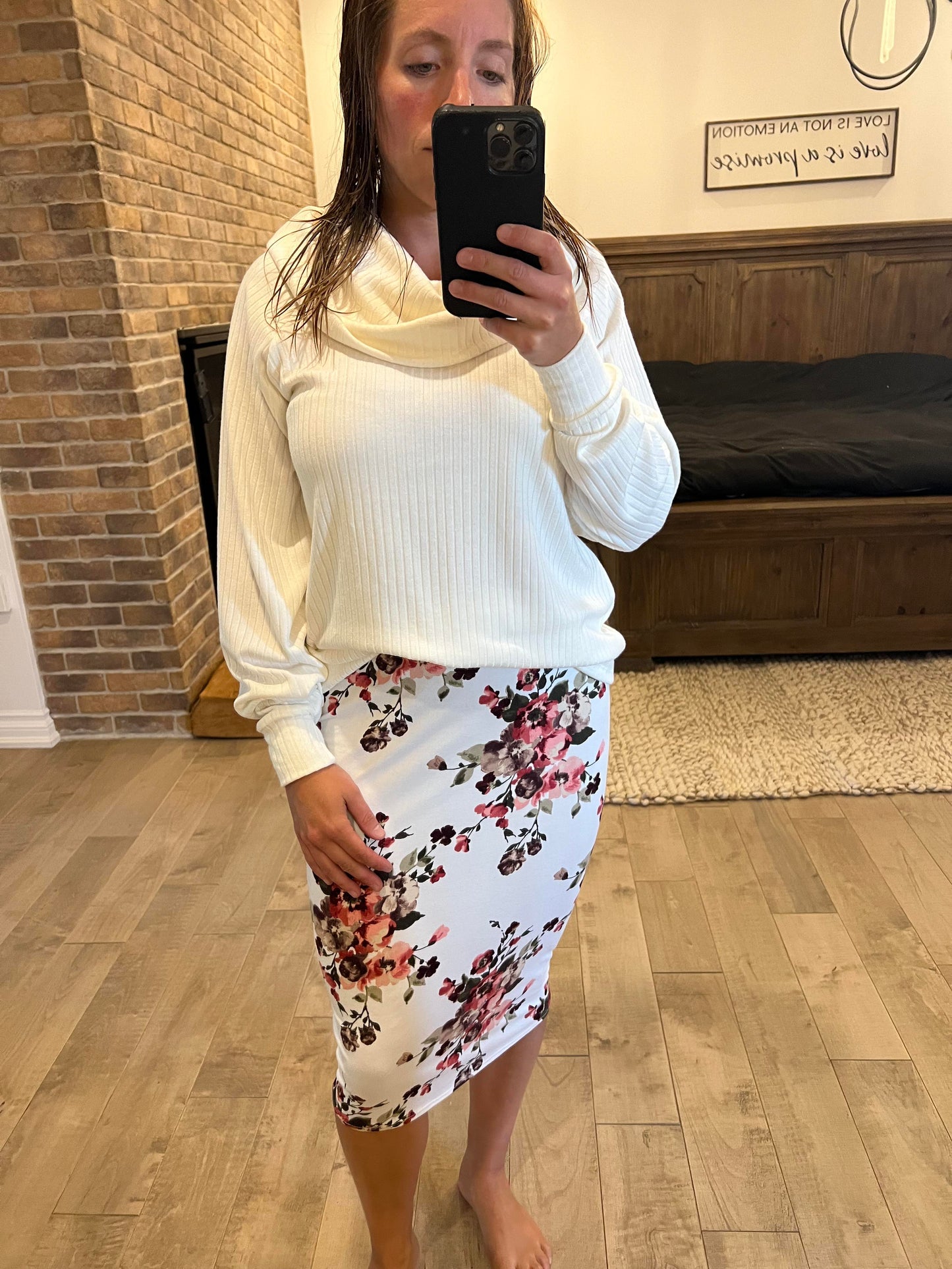 Chandail en tricot blanc crème gros col