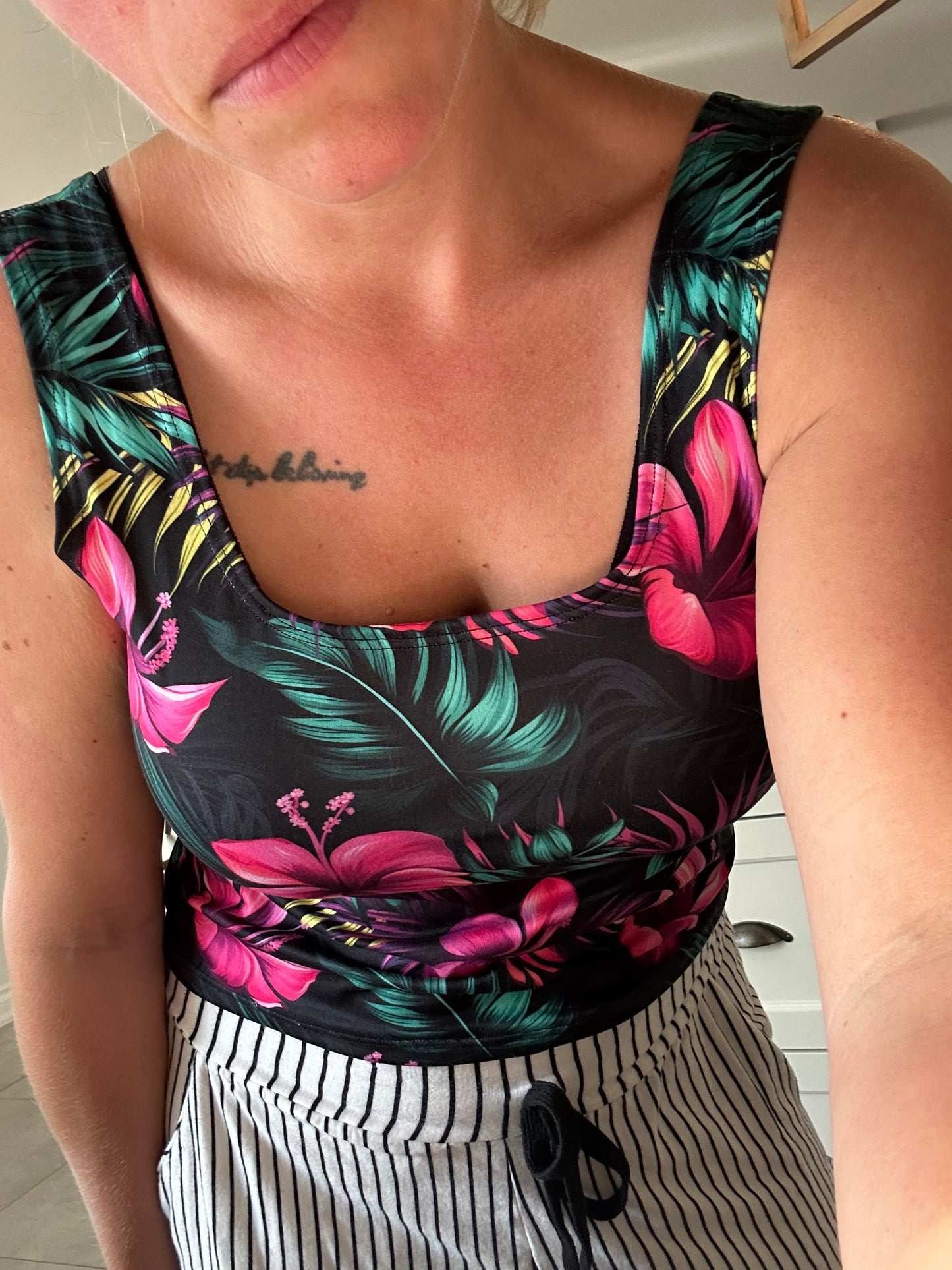 cami crop hibiscus