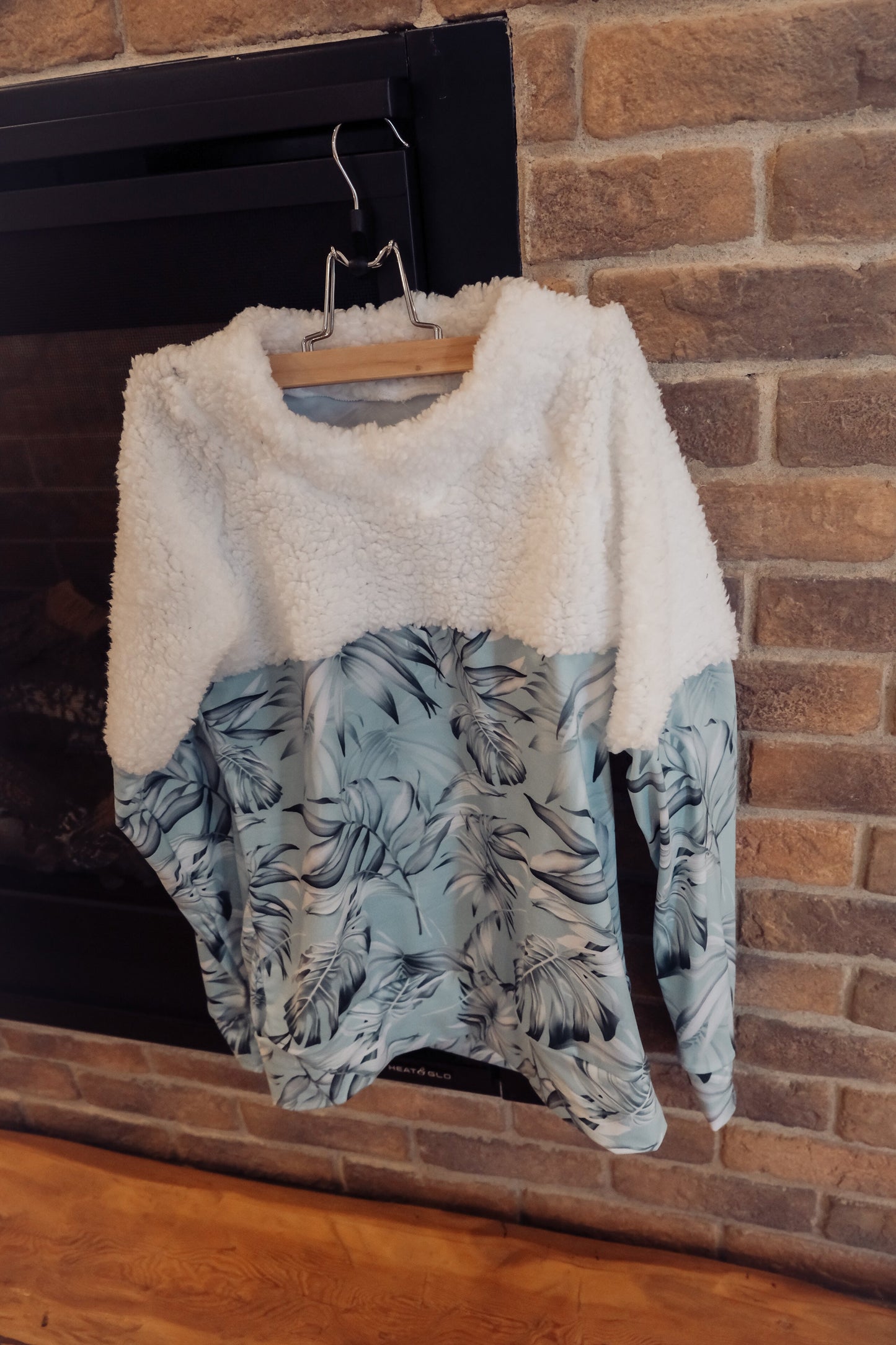 Tunique sherpa blanc et fleuri bleu
