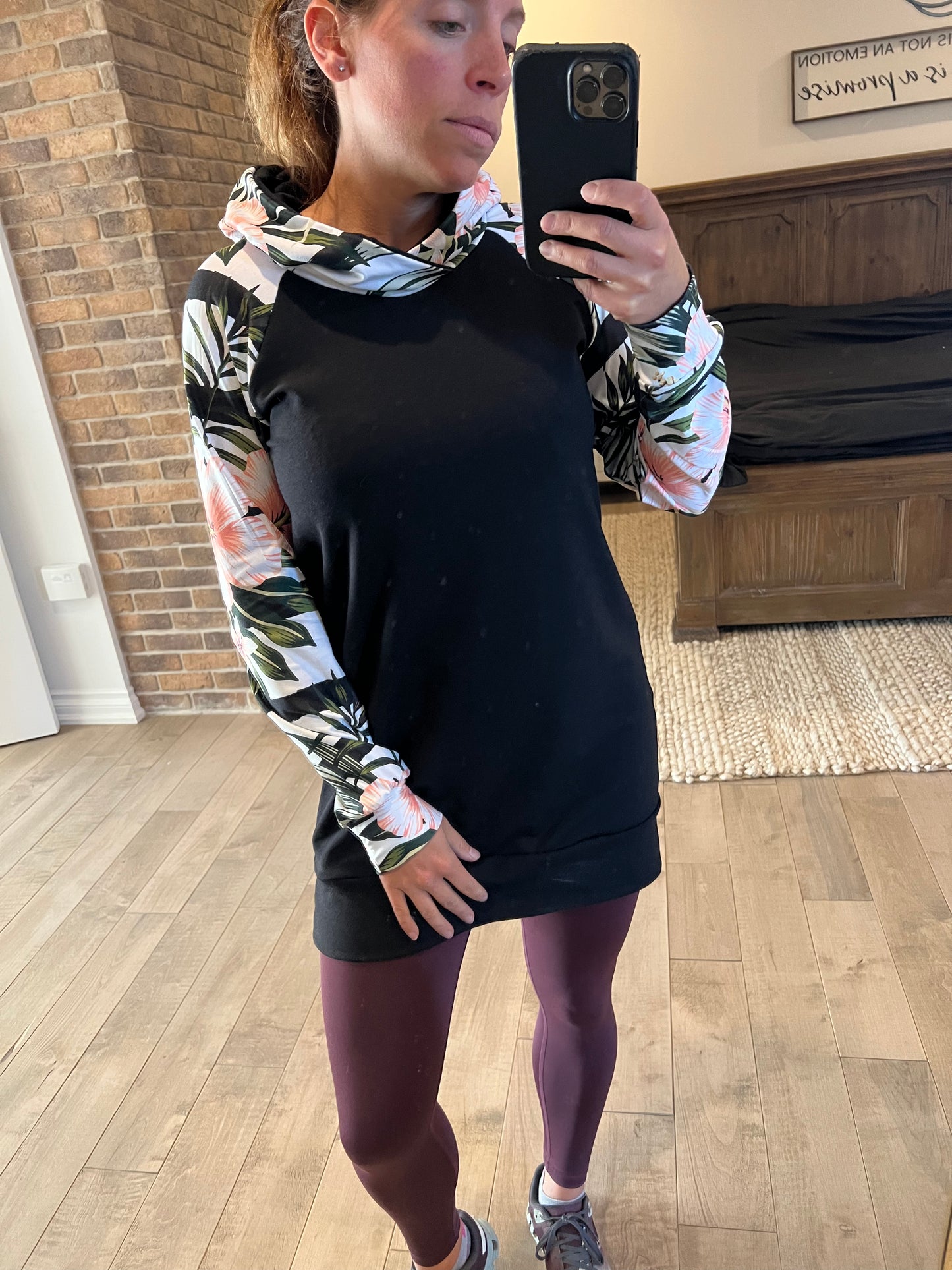 longueur TUNIQUE hoodie capuchon hibiscus et noir