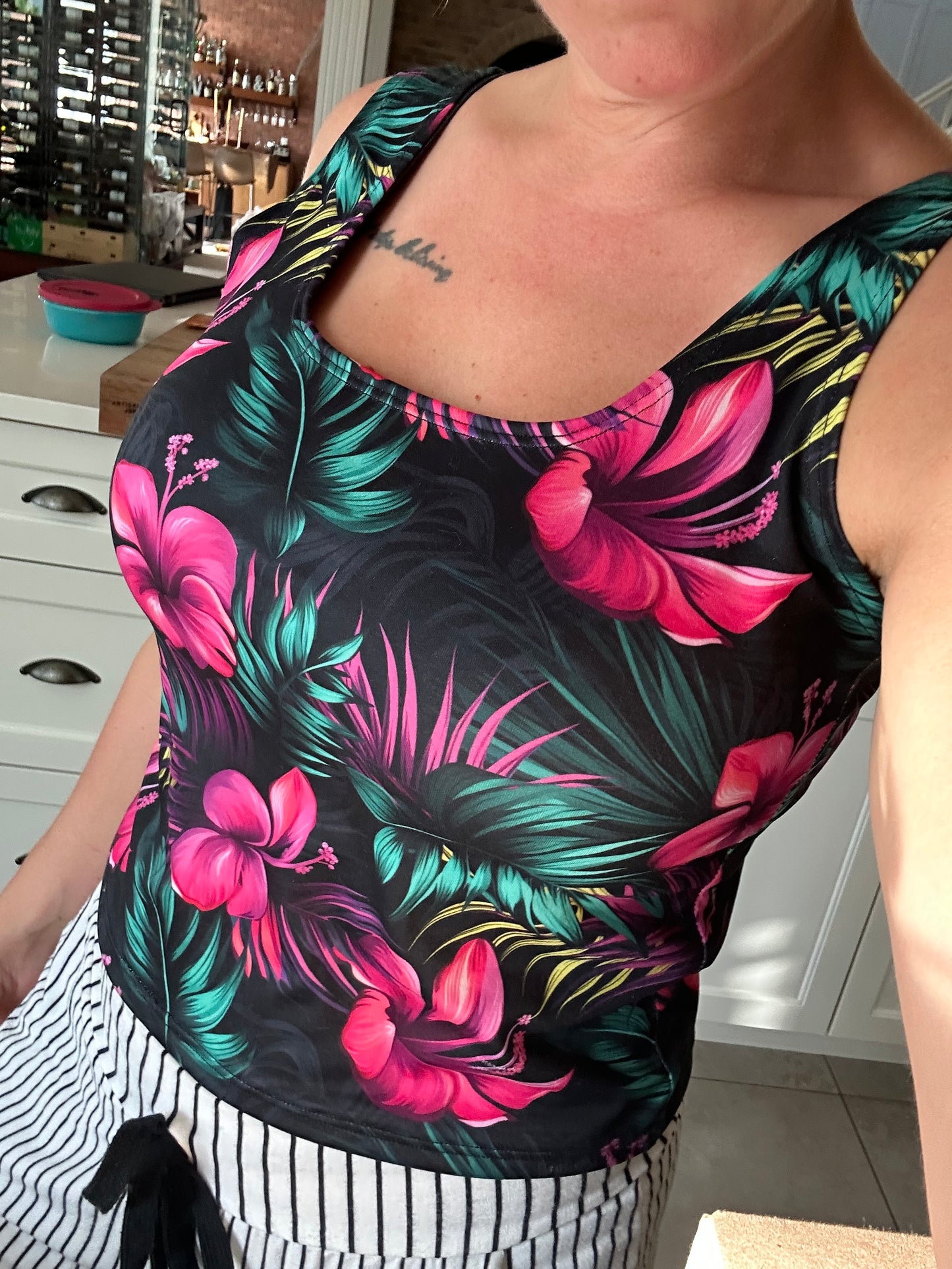 cami crop hibiscus