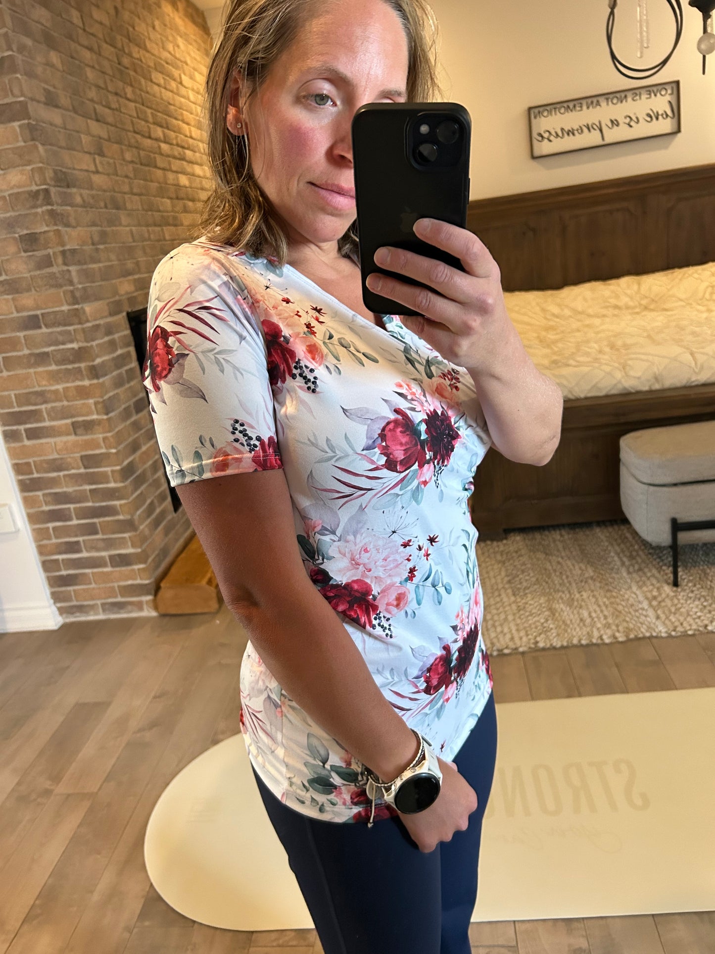 Top croisé non doublé fleuri