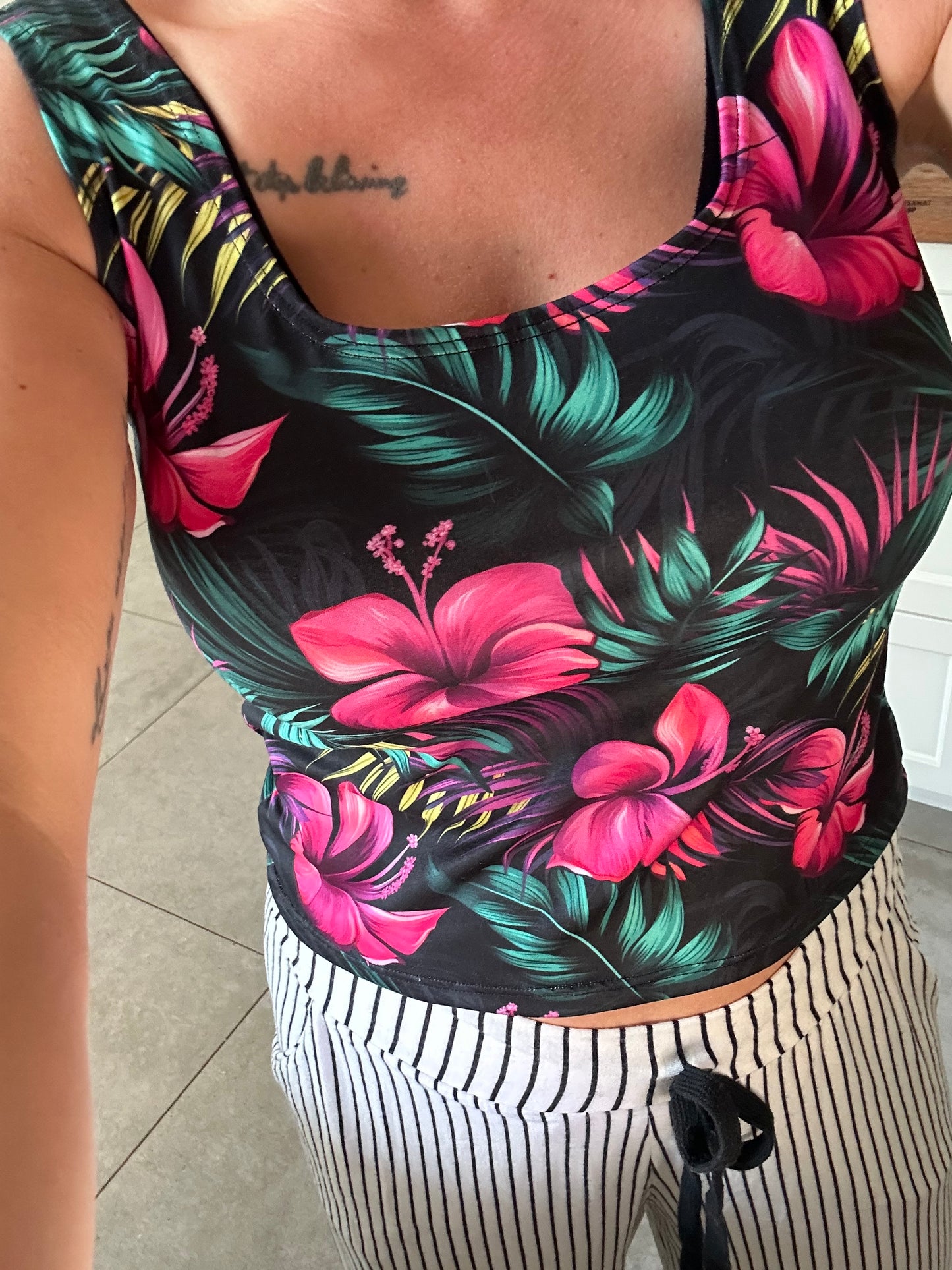 cami crop hibiscus