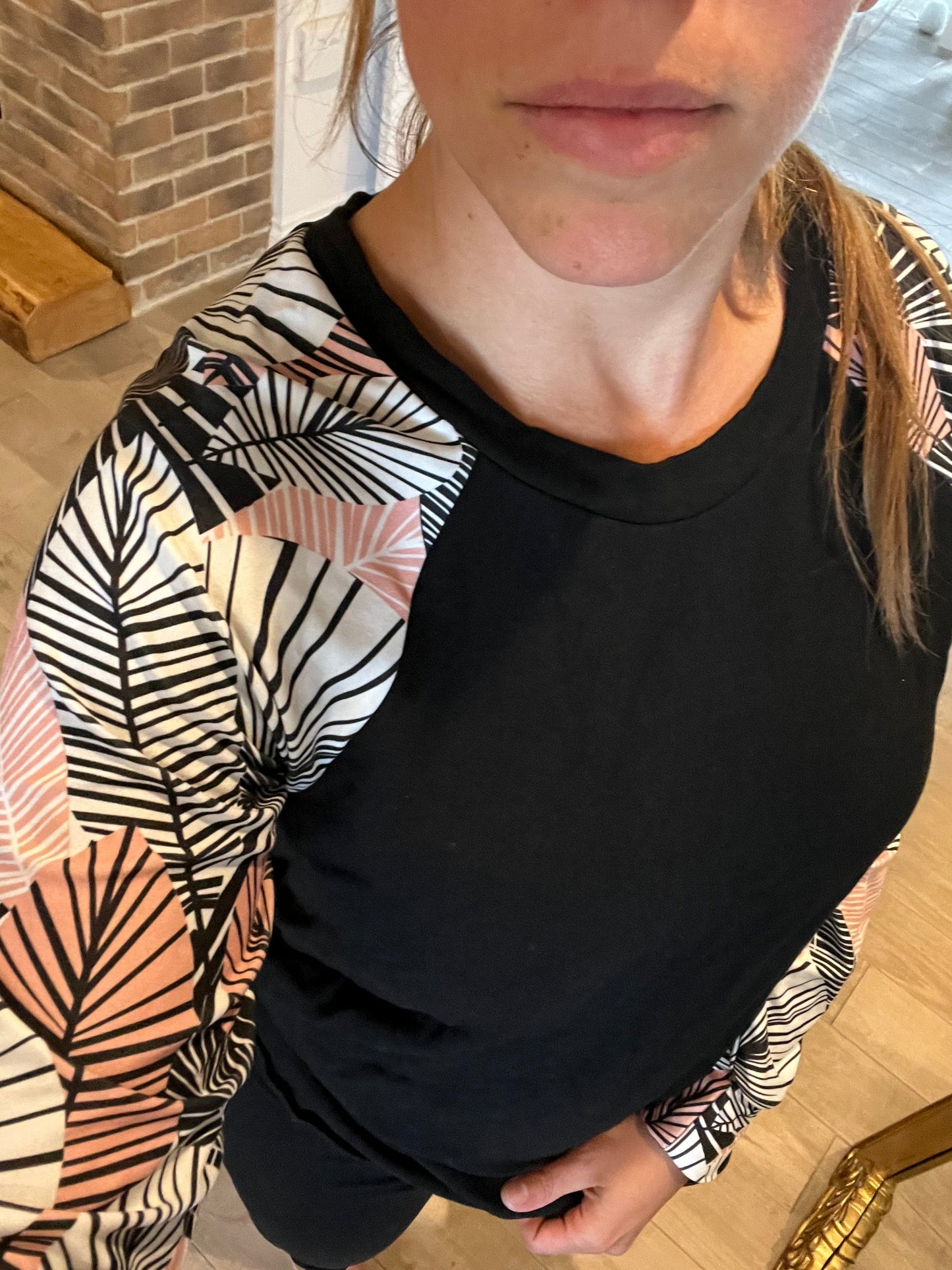 Noir et feuillage rose longueur TUNIQUE