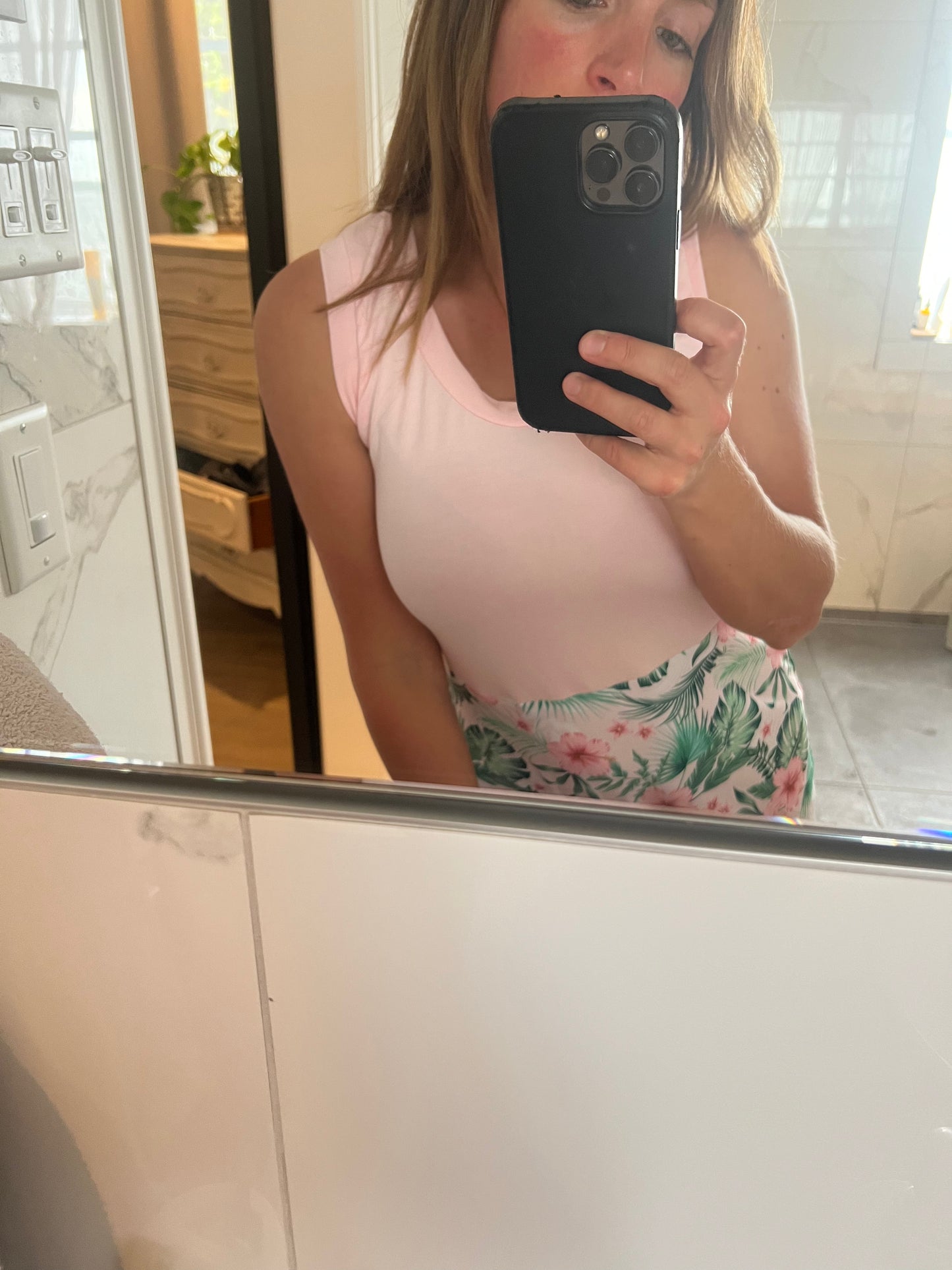 camisole haut rosé et bas été feuillage