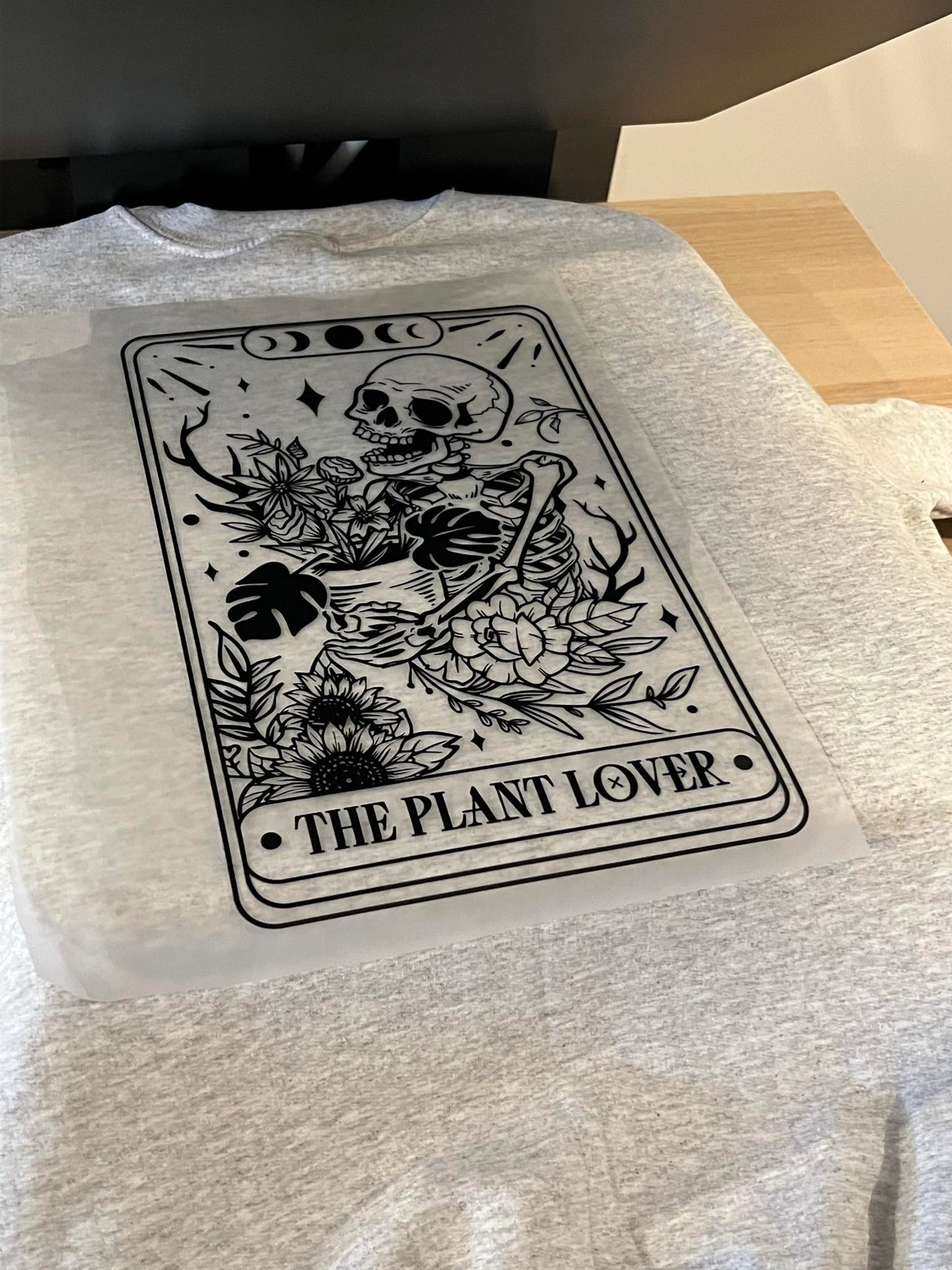crewneck gris squelette plante