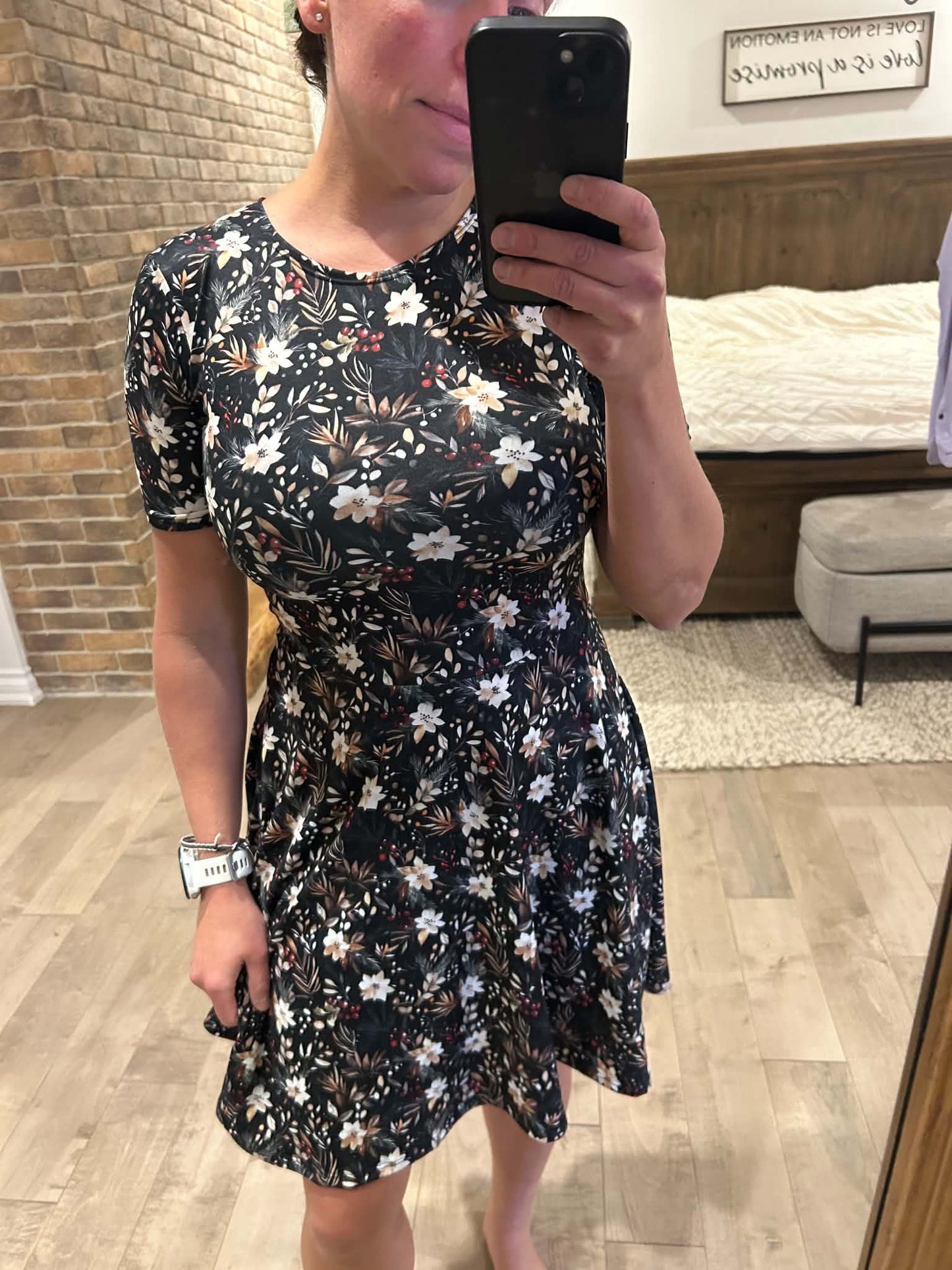 Robe qui tourne fleuri noir
