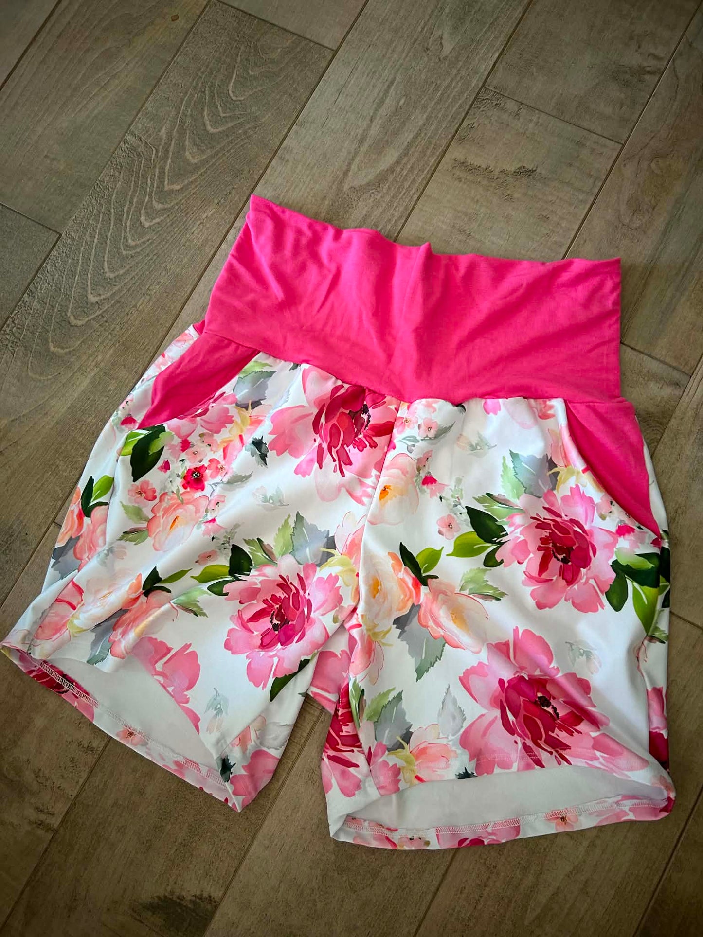 short fleuri rose