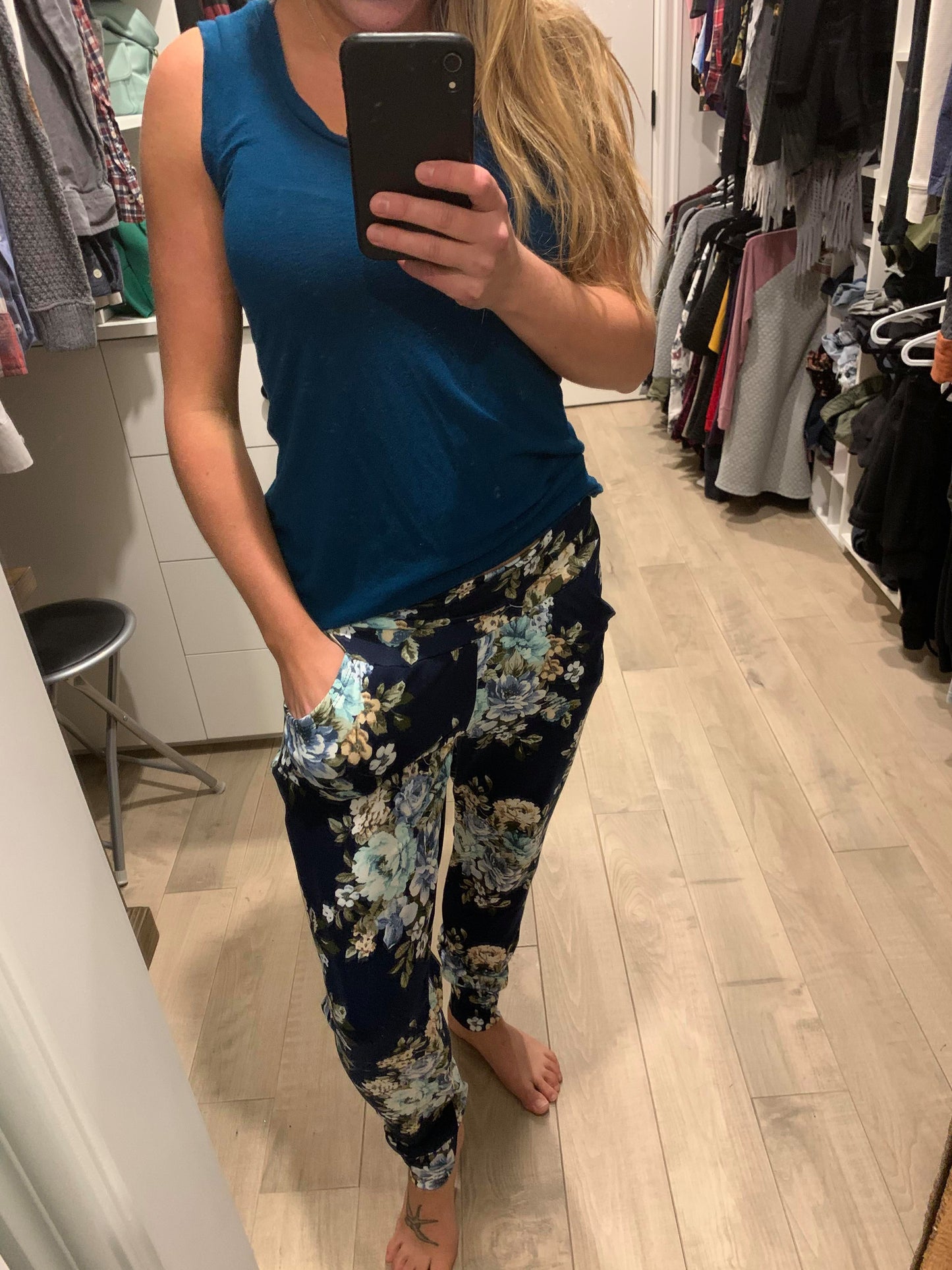 jogging fleuri marine et fleurs bleu - Maman louve création