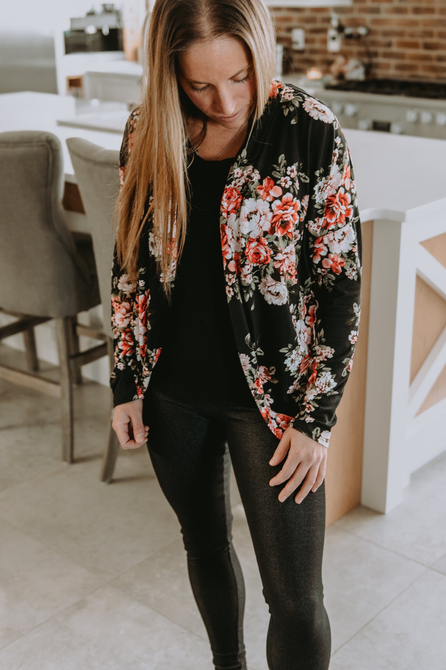 cardigan fleuri rose  et rouge - Maman louve création